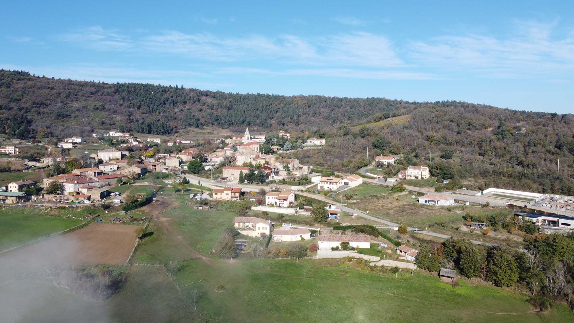 LE VILLAGE